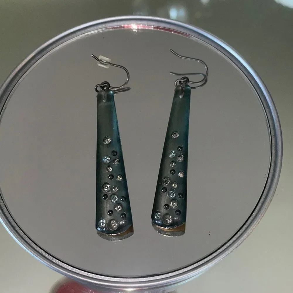 Shiny gray plastic dangle wire earrings embedded with‎ small rhinestones
